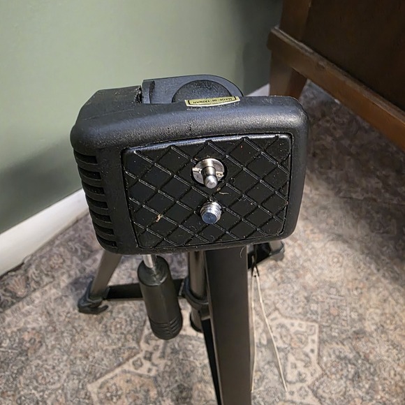 Rokinon T10 Camera Tripod - Picture 5 of 9